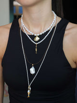 שרשרת פנינים ותליון צדפה