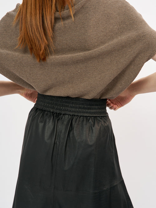 חצאית עור אלברטה